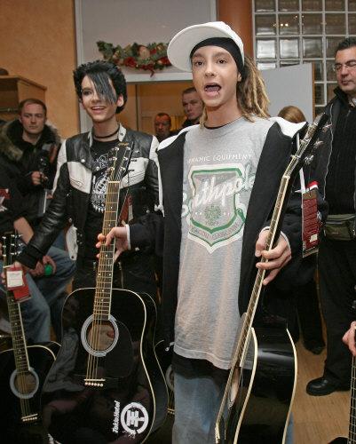 volgens mij komt tom er niet uit welke gitaar hij moet kiezen?