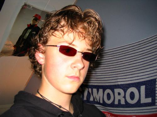 Me @ my crib 2006 ( vergat ik steeds erbij te zetten... IK WAS MAAR 14 OP DESE PIC :O )