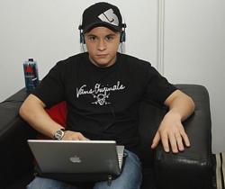 Gustav ft Laptop 2