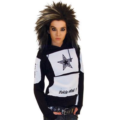 Bill met z'n zelfontworpen vest. EN IK KRIJG M WHAA!!HEB M NET BESTELD:D