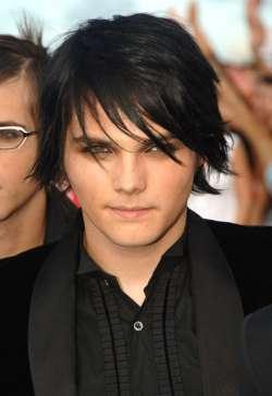 gerard way  xO     vo wie et niejj weet das de zanger van MCR 