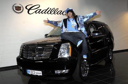 Tom mi zijne nieuwe auto! een cadillac ascalade!! *WOW*