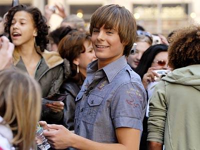 zac efron      versus        wilde fans !! :p