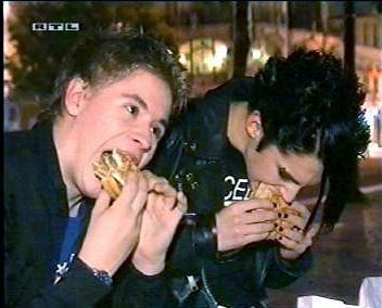 Gustav en Bill aan het eten! Zeer intresant xD