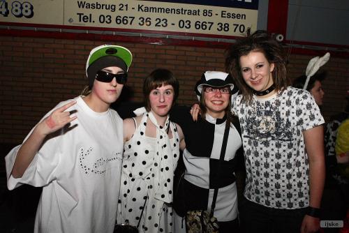 Nele(als Tom) Ike(als zelfverzonne ding:p) Jolien(als schaakbord whahah) Lynn(als bill)!