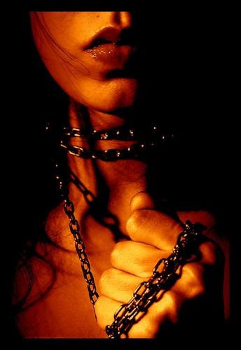 chained/geketend