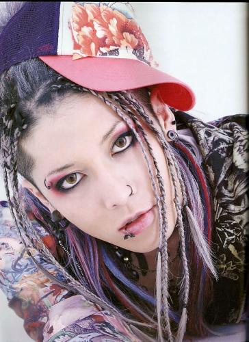 Miyavi being pretty~