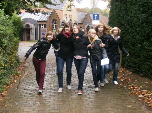 k loop keiver van de groep :D (rood-zwarte broek)