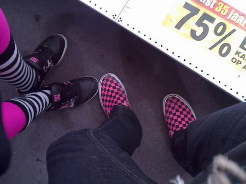 Onze Briljante Schoenen. Chantou's DC & Yolandaa's Vans. :O