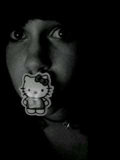 HELLO KITTY IN HAAR MOND ><