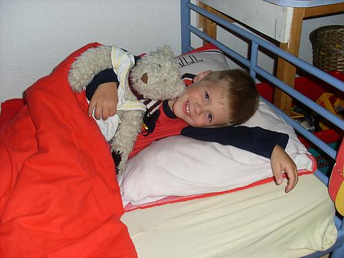 Mijn Broertje 4Jaar Met een Beer Genaamt (Flip)Die elk kindje uit zijn klas 1 Dagje mee mag Slapen egt So Cute<333