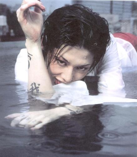 Miyavi..