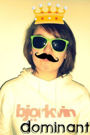 Le Mustache.