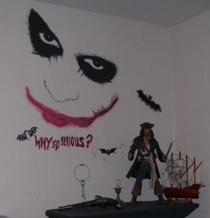 the joker! heb ik op men muur geschilderd, en men beeld van Jack Sparrow dat spreekt! :)