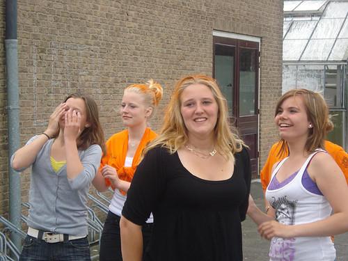 Feest op School, (Ik rechts, met die fuckface!)