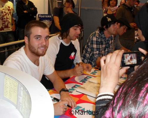 atl signing :3