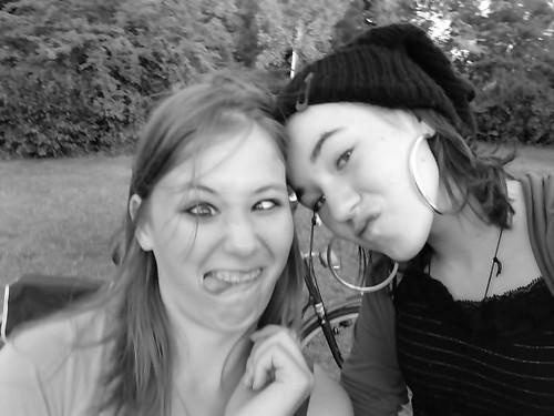 (oude foto) Ick en mn zusje@Speeltuin.<3