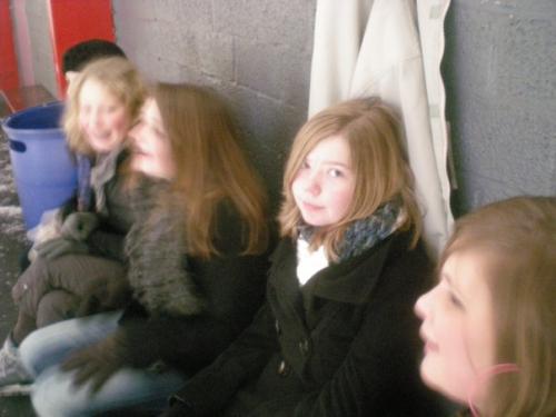 van links --> rechts.. Canan's muts, Lisa, Evelien, (scherpe)ik en Yaana