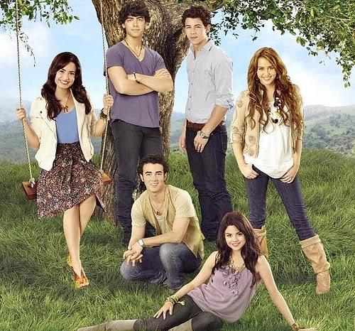 Joe Jonas, Nick Jonas, Kevin Jonas, Demi Lovato, Miley Cyrus, Selena Gomez