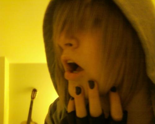 Yeah i hve nail polisch on .. ? is that a problem !  i'm a VK(visual kei) itz my styll .. OKAAY ?