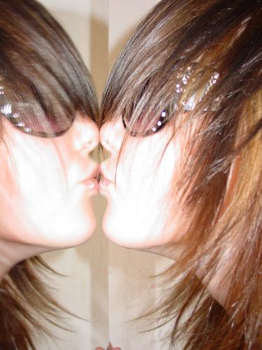 *mirrorkiss*