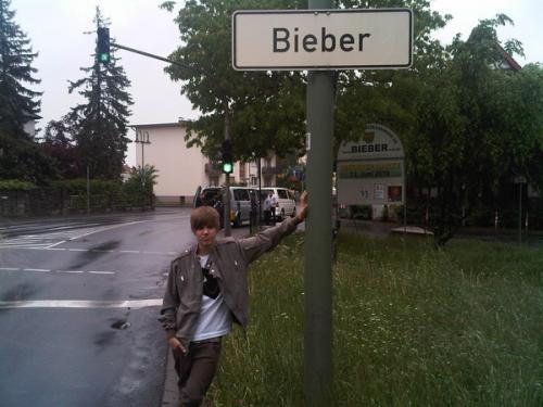 Bieber bieber bieber aaaaaaaahhhhhhhhhhh!!!!!!!!!!!