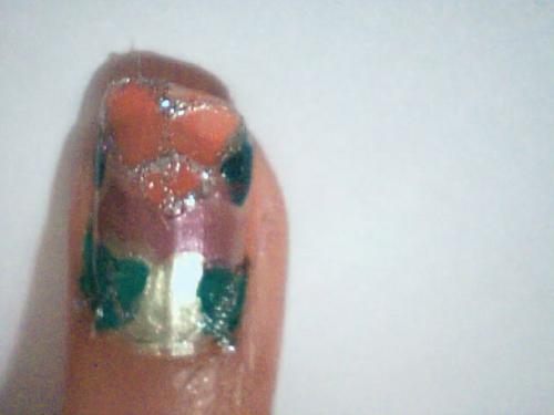Mijn nagel voor de nagellakwedstrijd ronde 1! peacehartje