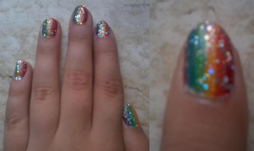 Regenboog nail-art.