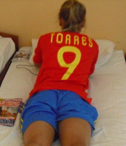 ik met mijn Fernando Torres shirt+broekje(H):9~