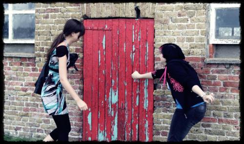 Lisa & Maaike. Knock knock. Who's there? :3