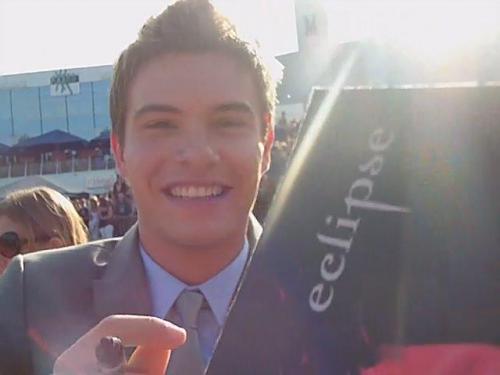 Sir Xavier Samuel signing my book <3