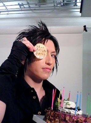 happy B-day Tora-sama ^^