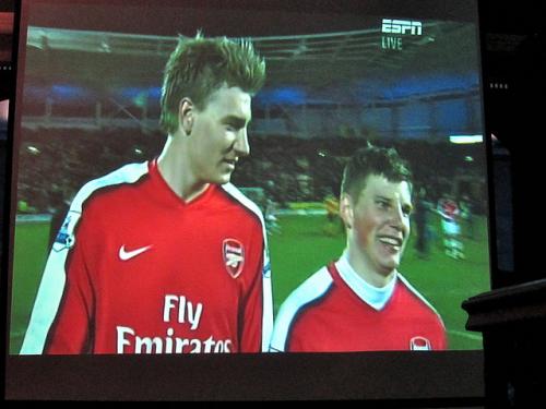 arshavin en bendtner :p BROMANCE!