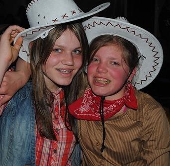 Op schoolfeest. (: