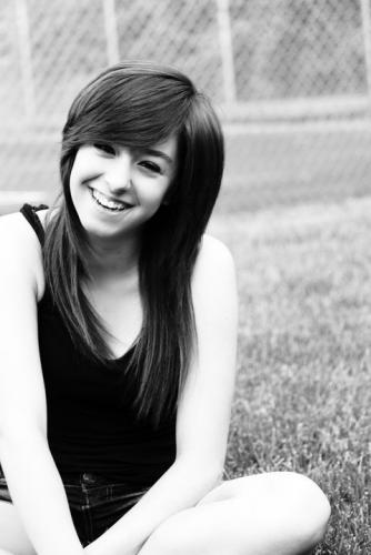 Christina Grimmie (L)