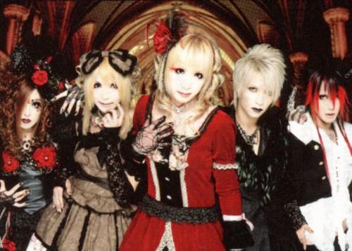 v.l.n.r: Jasmine You, Teru, Hizaki, Juka en Bikei