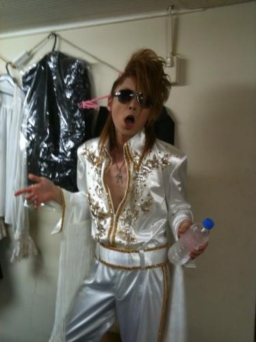 Yuki as elvis XD