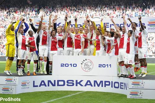 ajax landskampioen 2010 - 2011