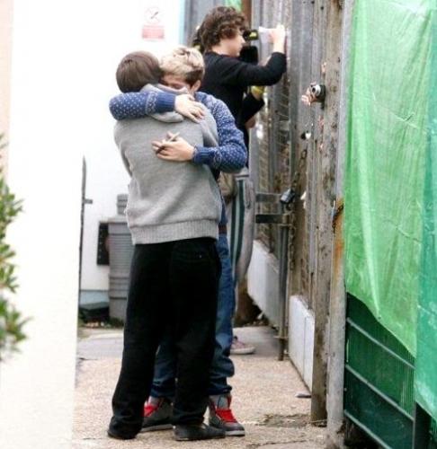 Niall (H) hugs!