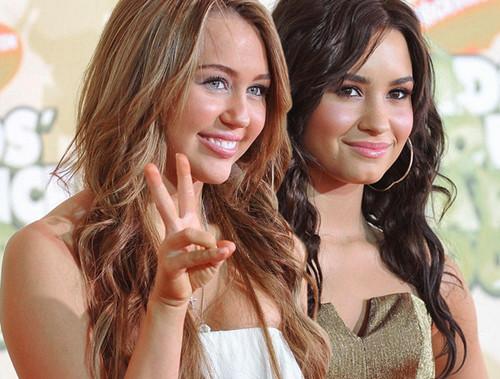 MileyCyrus && Demi lovato. xx