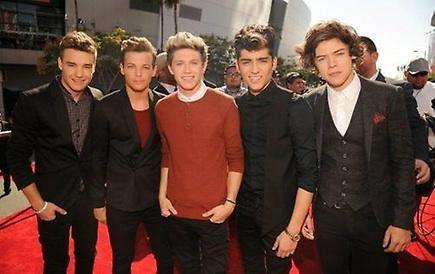 one direction at the VMA ;)