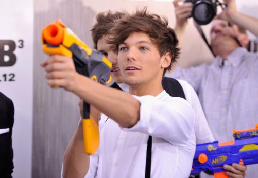 omg louis ASDFGHJKL <3