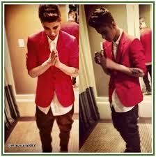 Justin, you look so goot in that.. <3_<3